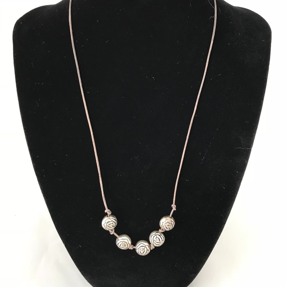 Leather and silver rosebud necklace - Picture 1 of 2